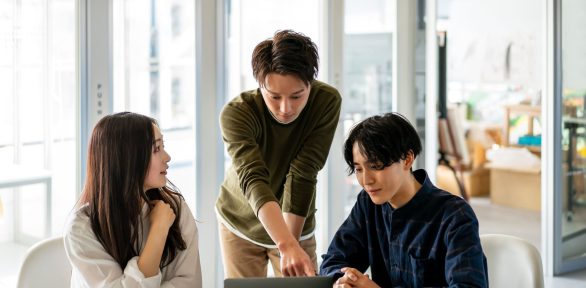 【就活スタート目前！】今から準備しておきたい『業界研究』の効率的な進め方とは